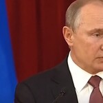 Putin Signs 'Fake News,' 'Internet Insults' Bills Into Law